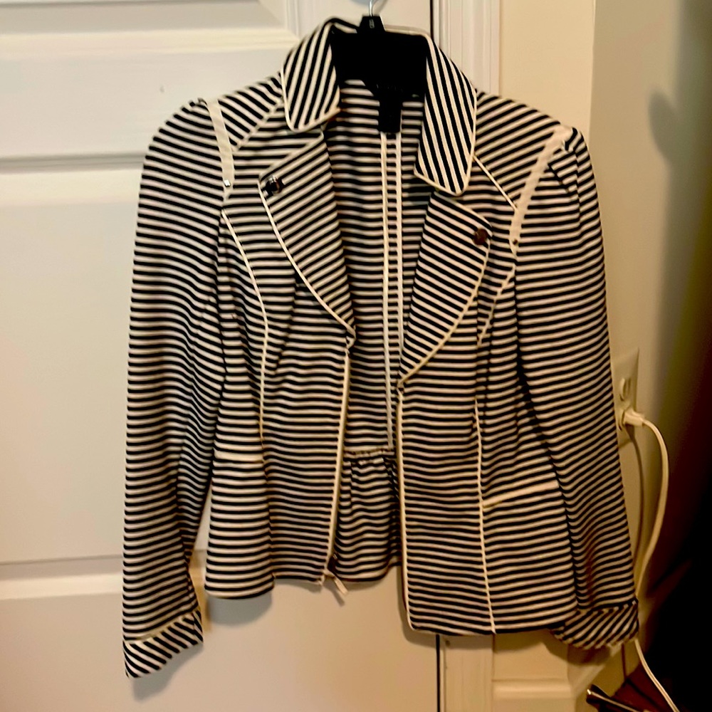 tailored cropped jacket lightweight. flared back silver buttons